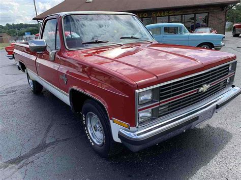 1983 Chevrolet C10 Pickup Red RWD Automatic Silverado Classic