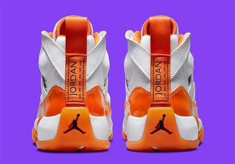 The Jordan Two Trey Surfaces in Syracuse Colors | HOUSE OF HEAT