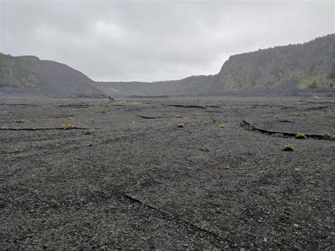 Volcano crater in Hawaii looks like another planet - Photorator