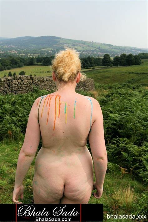 Sexy Blonde Chick Strips And Shows Her Curvy Body Outdoors Photos