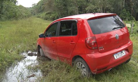 Dupla acusada de assaltar motorista de aplicativo é presa pela PM