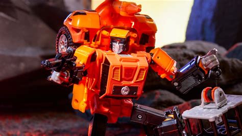 Slideshow Transformers Legacy United Leader Class G Triple Changer