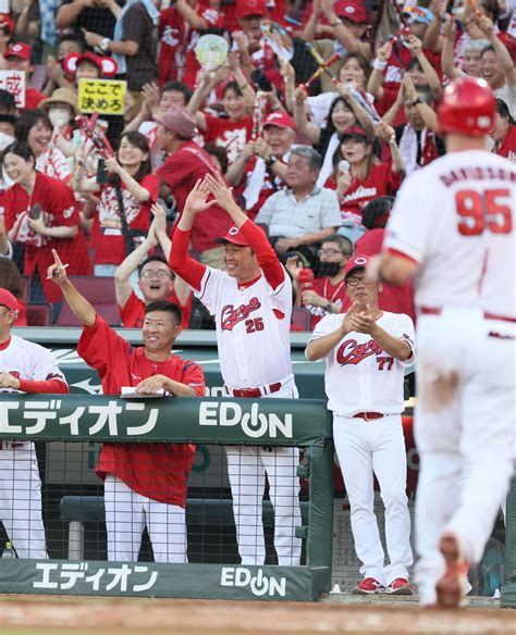 【広島】新井監督の采配ハマり後半戦白星発進、貯金を今季最多2桁 首位阪神にゲーム差なし迫る プロ野球写真ニュース 日刊スポーツ