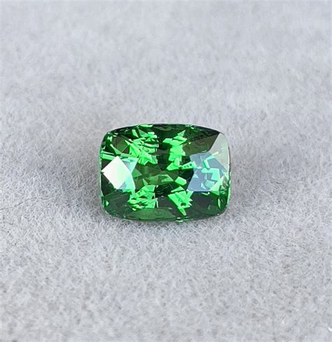 Green garnet/ tsavorite 1.6 crt. Birthstone of january. Sharing on ...