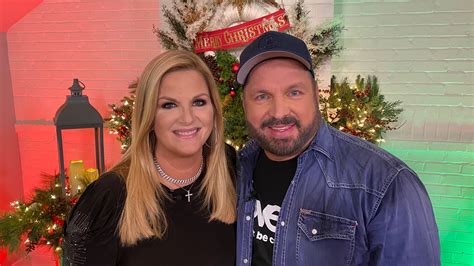 Garth Brooks And Trisha Yearwood Bring Christmas Fun To Cbs Special