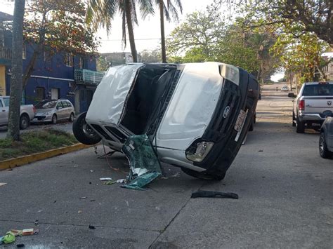 Se Registra Un Aparatoso Accidente En El Centro De Coatzacoalcos