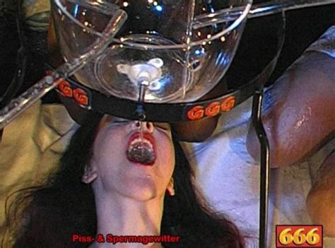 666 Piss Snapshots With Kathy And Annette Schwarz 001 Porn Pic