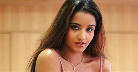 Actress Antara Biswas Exposing Hot Clevage And Thunder Thighs CHEMBARATHY