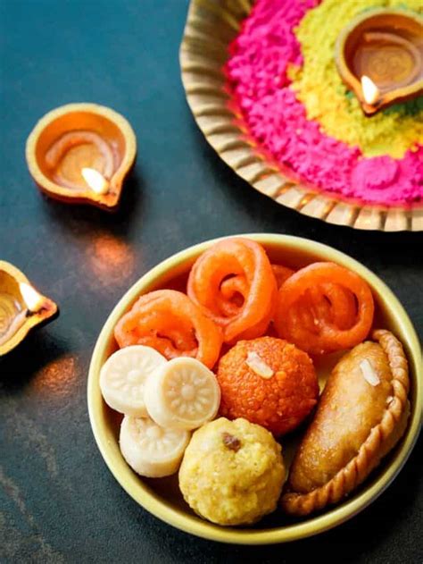 Diwali Special दिवाली के दिन माता लक्ष्मी को लगाएं इन 6 चीजों का भोग।