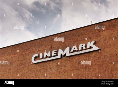 El icónico logotipo del cine Cinemark adorna el centro comercial El