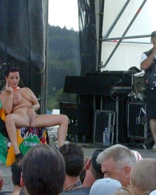 Strippers Risking Groping And Tickling Porn Pictures Xxx Photos Sex Images Pictoa