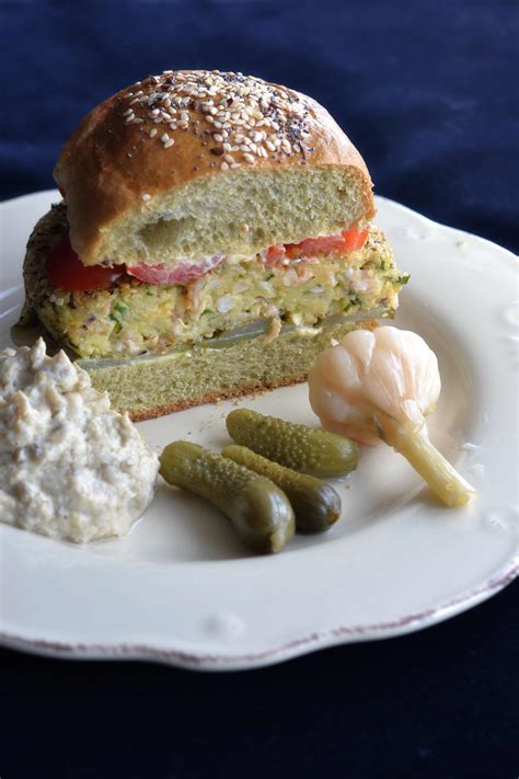 Octopus Burger Con Melitzanosalata E Aglio Marinato