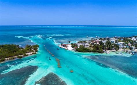 The Split - Caye Caulker Beach / Belize // World Beach Guide