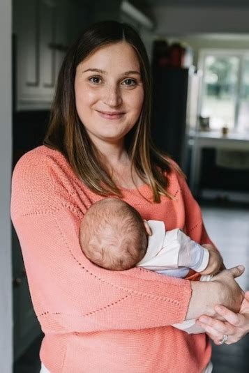 Enceinte Cette Jeune Femme D Couvre Qu Elle Est Allergique Au B B