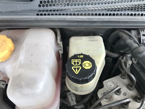 Крышка тормозной жидкости — Opel Vectra C, 2 л, 2004 года | наблюдение ...