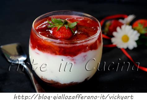 COPPA Allo YOGURT E Fragole Dolce Monoporzione