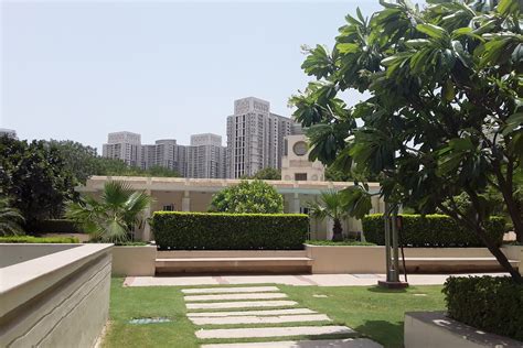 DLF The Summit Golf Course Road Luxury Flats On Rent Gurgaon Gurugram