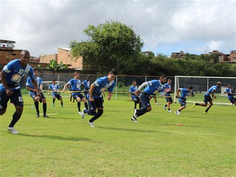 Rhayner E Uelliton Fazem Treino Leve Enquanto Elenco Do Bahia Realiza