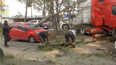 Accidente En Edomex Tráiler Pierde El Control Choca Dos Autos Y