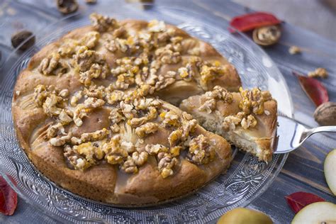 Saftiger Birnenkuchen mit karamellisierten Walnüssen Simply Vegan