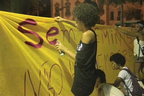 Luta pela democracia reúne mulheres de Pernambuco