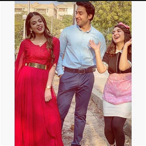 Yumna Zaidi Shared BTS Pictures From The Set Of Pyar Kay Sadqay ...