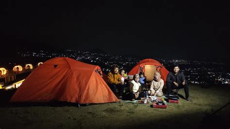 CAMPING KELUARGA DI KEMUNING SKY HILLS KEBUN TEH KEMUNING KARANGANYAR