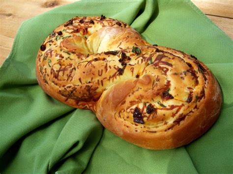 Tomato and Basil Bread | MrFood.com