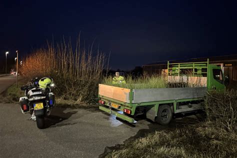 Schade Bij Ongeval Tussen Auto En Kleine Vrachtwagen Hoogeveenseweg In