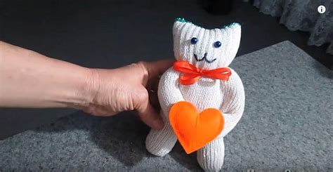 Как сделать КОТА ИЗ ПЕРЧАТКИ. Игрушки своими руками - Я рукодельница