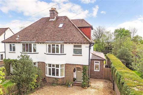 Woodbury Avenue Petersfield Hampshire Gu Bed Semi Detached House