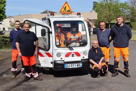 La Couronne Malgr Leur Handicap Ils Nettoient La Commune Comme De