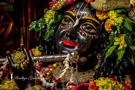 ISKCON Mayapur | Krishna wallpaper, Art style inspiration, Altar art