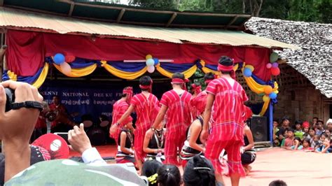 Traditional Karenni Dancing At Deeku Festival Youtube