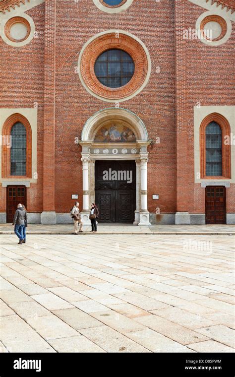 Santa Maria Delle Grazie Church The Refectory Houses The Mural Of The