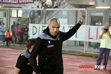 Us Livorno La Presentazione Della Squadra Al Picchi