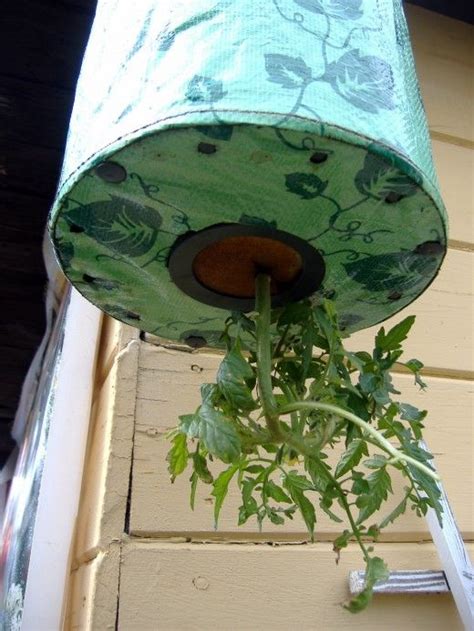 How To Make Your Own Homemade Topsy Turvy Garden Planter Сад