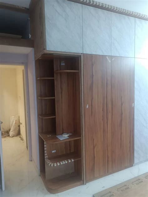 Plywood Door Modular Designer Wardrobe With Mirror With Locker At