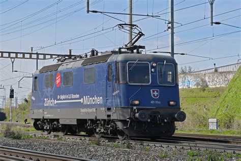 Re 421 379 9 der WRS durchfährt am 25 03 2024 solo den Bahnhof Pratteln