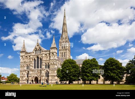 Salisbury Cathedral Wiltshire England Uk Stock Photo Alamy