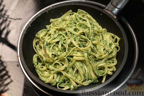 Рецепт: Спагетти с сырно-шпинатным соусом на RussianFood.com