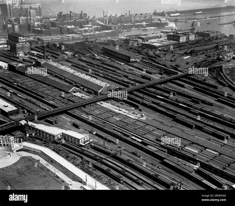 Chicago Illinois C 1930 The Railroad Yards In Chicago Stock Photo