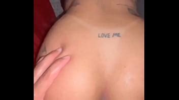 J ai baisé le cul de la jeune fille dans la salle de bain XVIDEOS