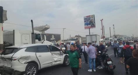 Tractocami N Embiste Seis Autos Y Deja Lesionados En La M Xico Puebla