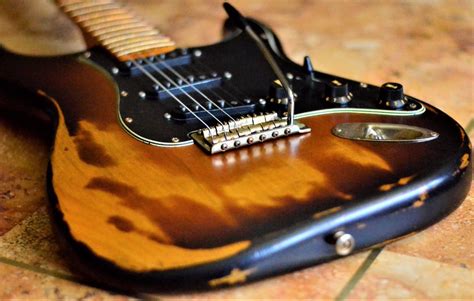 American Fender Stratocaster Sunburst Heavy Relic Nitro Custom