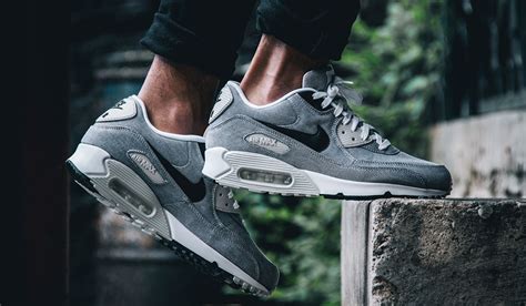 NIKE AIR MAX 90 PREMIUM "GRAY SAIL" - Muted.