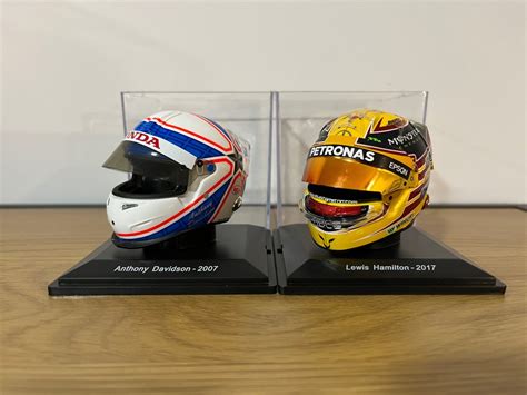 Spark 1 5 2 Model Race Car British F1 Drivers Helmet Pack World