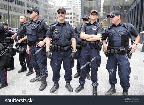 Torontojune 27 Toronto Police Officers Standing Stock Photo 112880821