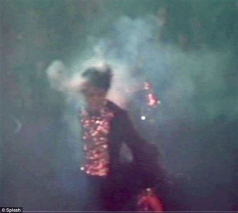 Michael Jackson’s hair on fire in Pepsi advert (12 pics + 1 video ...