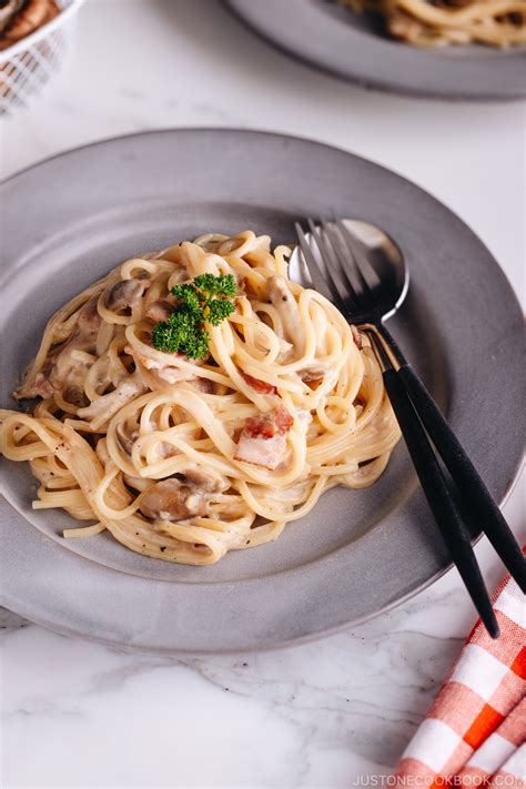 Spaghetti Carbonara With Bacon And Cream